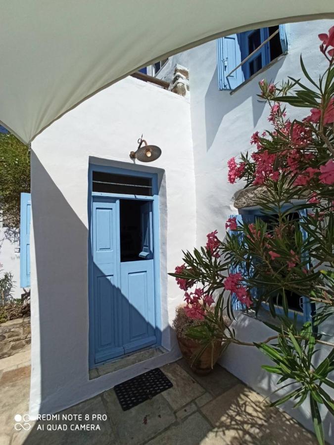 Traditional Stone House With Breathtaking View Serifos Town Bagian luar foto