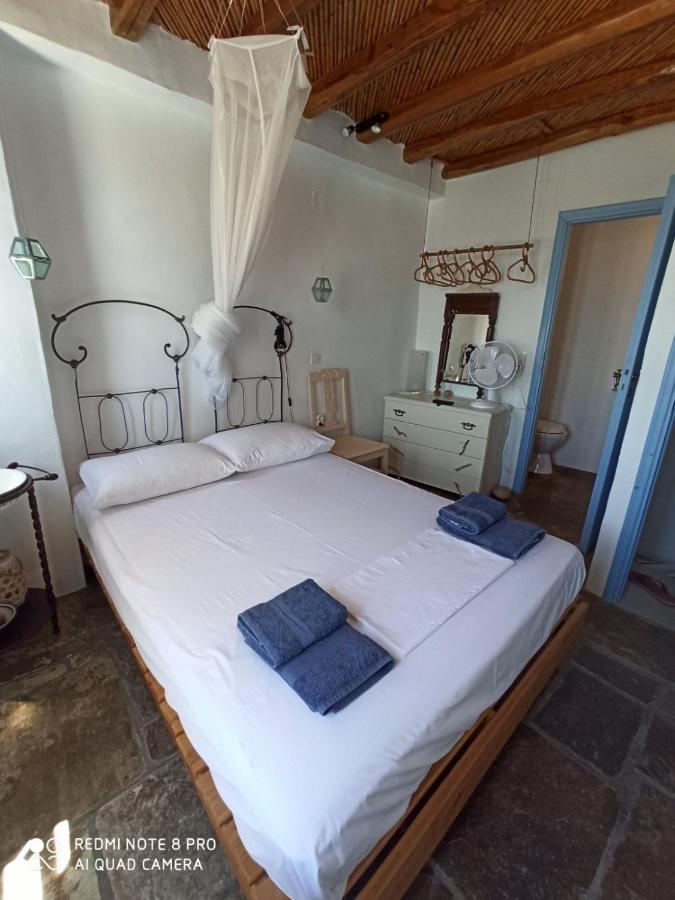 Traditional Stone House With Breathtaking View Serifos Town Bagian luar foto