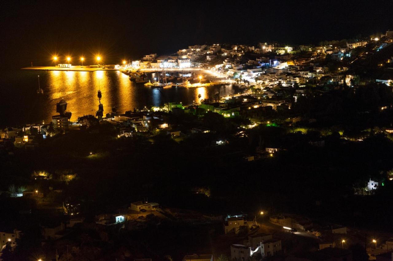 Traditional Stone House With Breathtaking View Serifos Town Bagian luar foto
